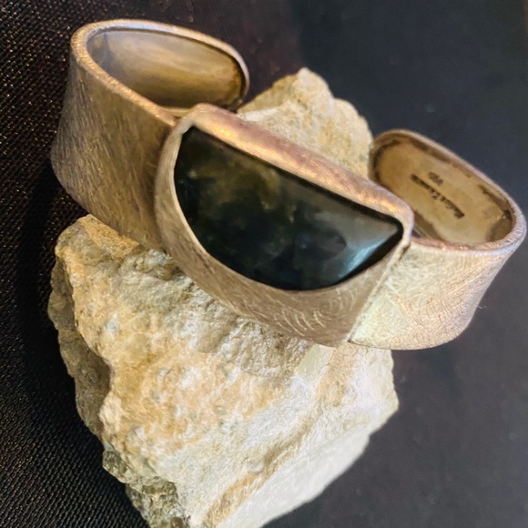 Cuff bracelet - Picture 2 of 3